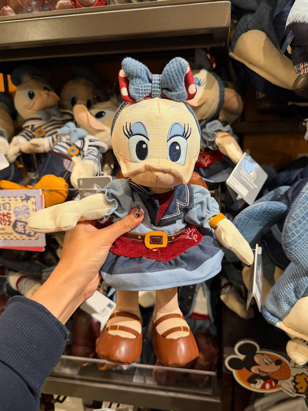 Peluche Daisy Duck con Look Jeans