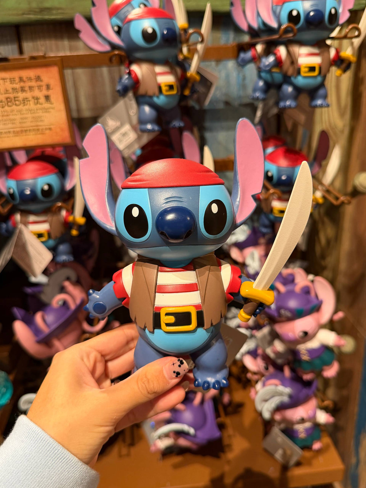 Figura Stitch Pirata con Espada