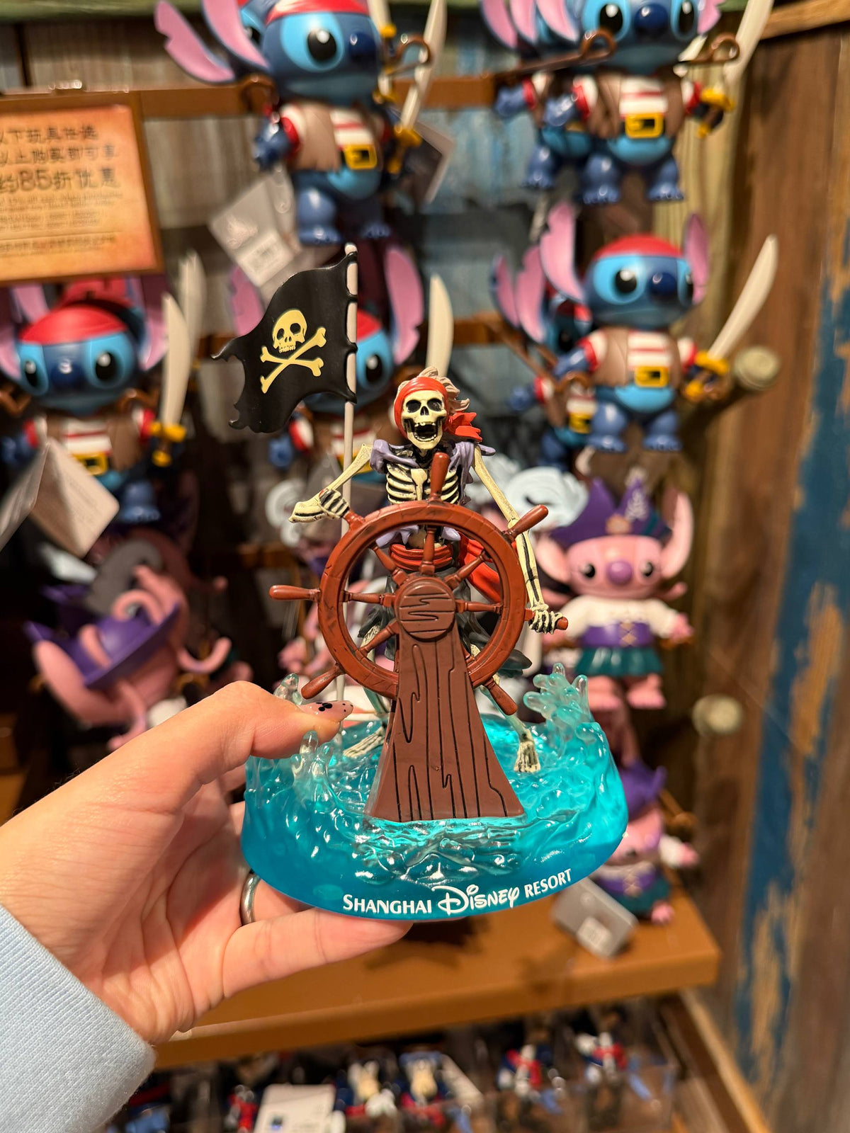 Figura Piratas del Caribe Esqueleto al Timón