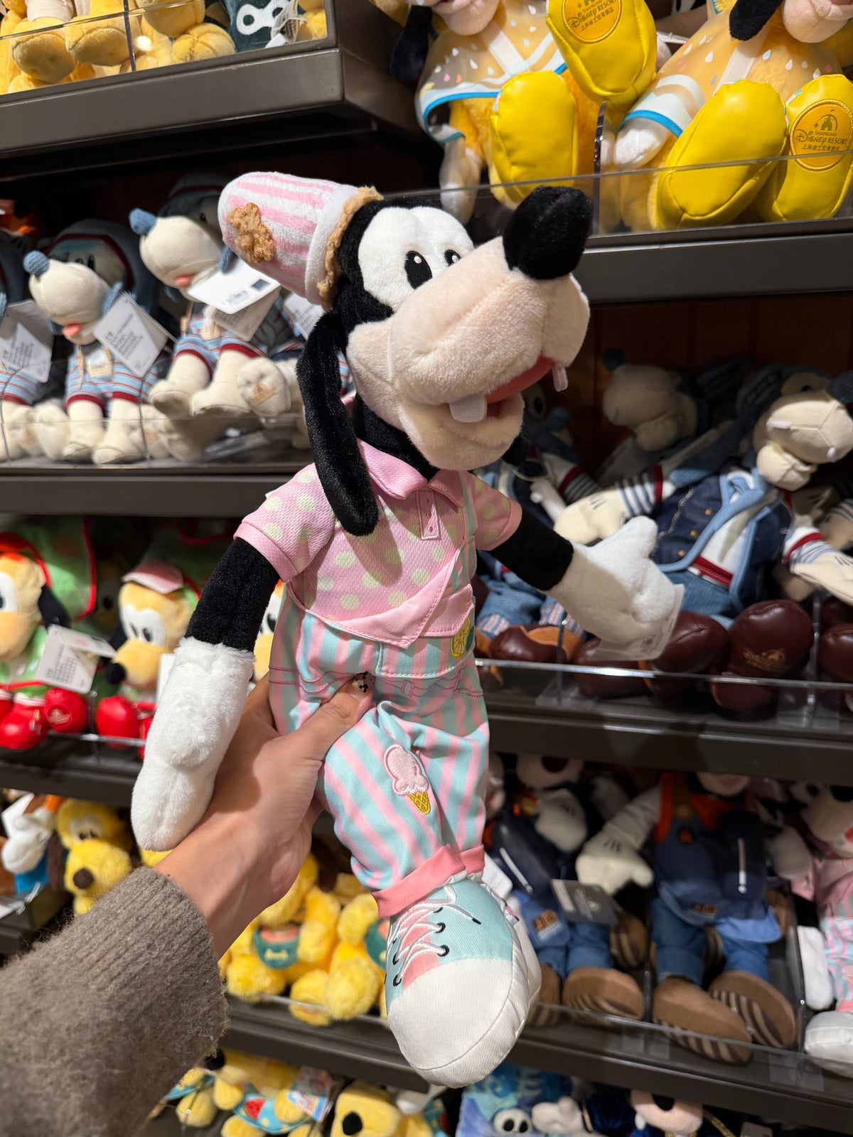 Peluche Goofy con Ropa Rosada y Celeste