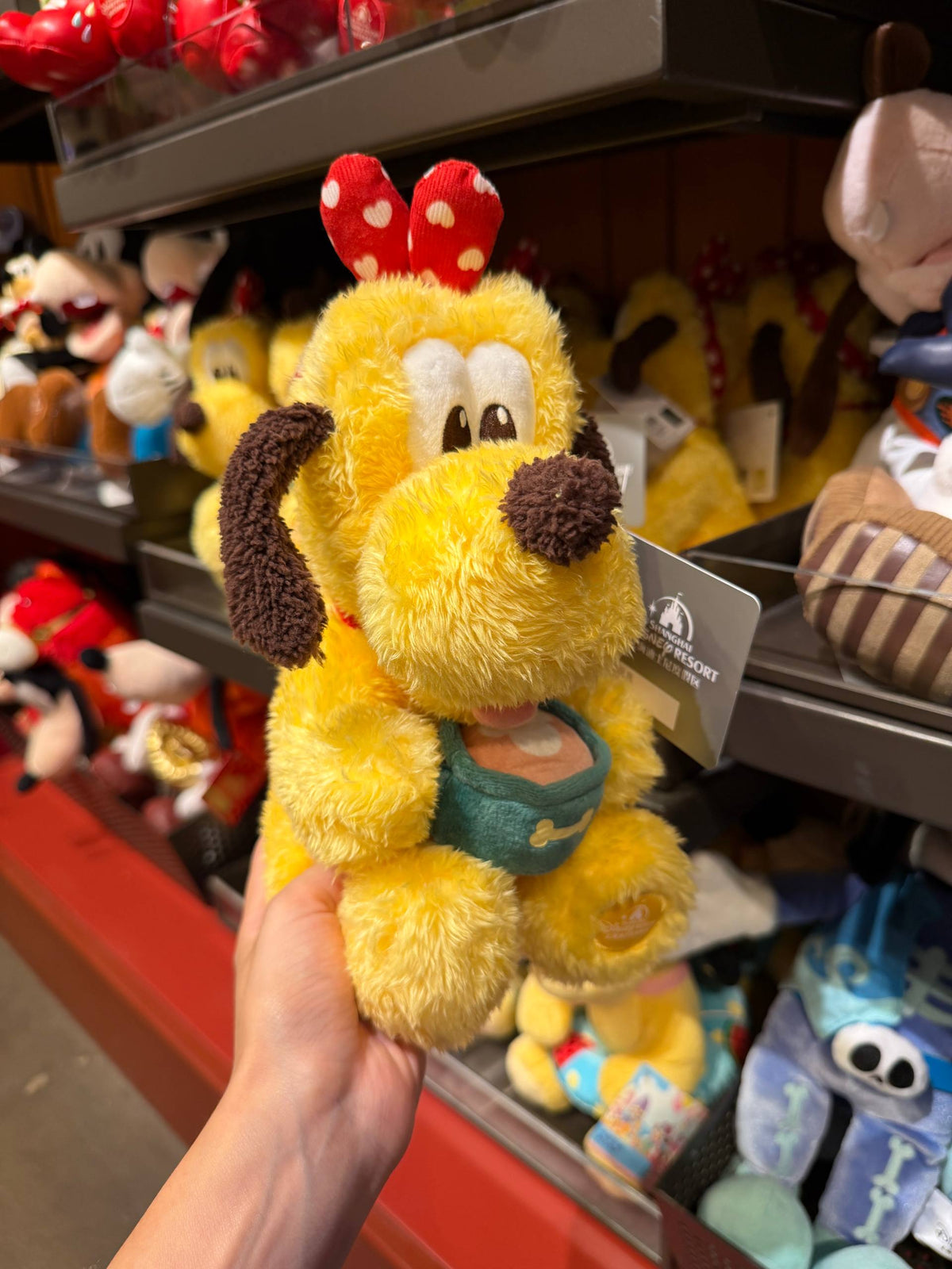 Peluche Pluto con Orejas Rojas de Lunares