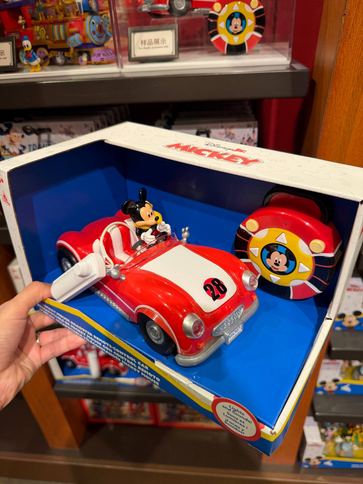 Juguete Mickey en Auto Rojo