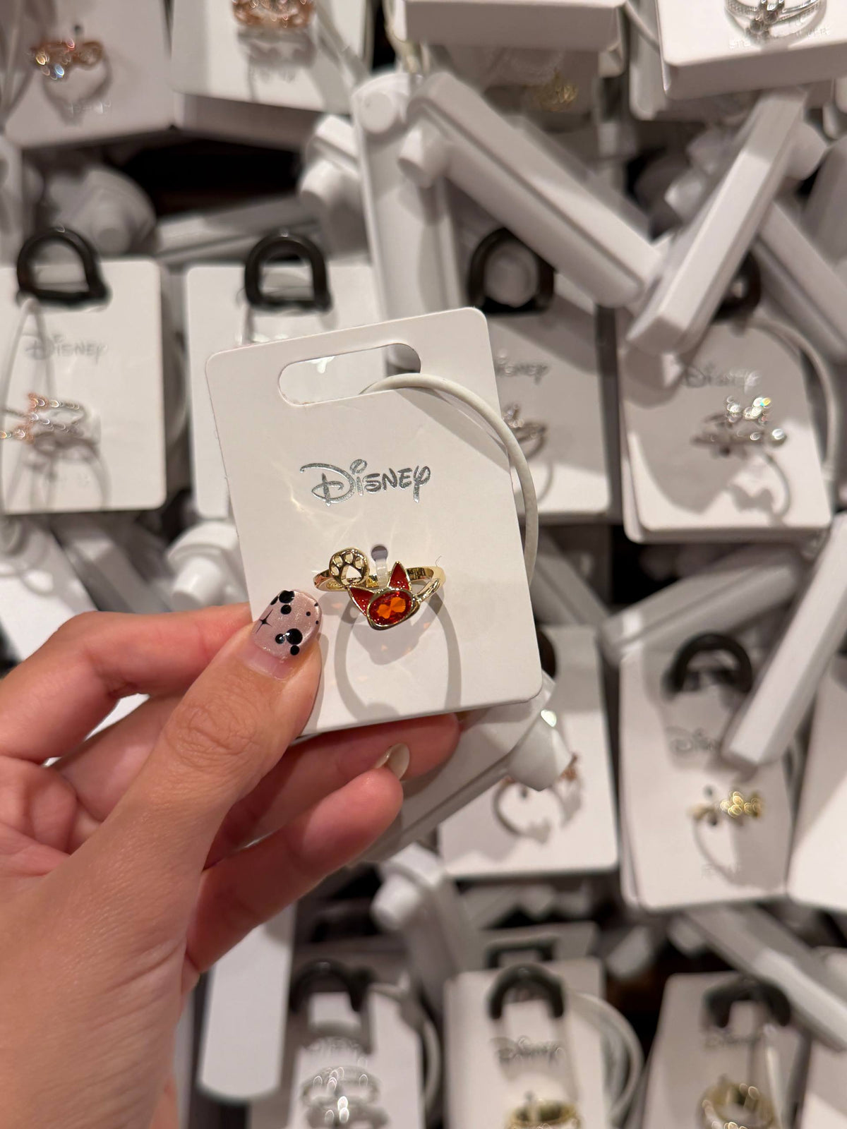 Anillo Disney Ajustable con Detalle Rojo