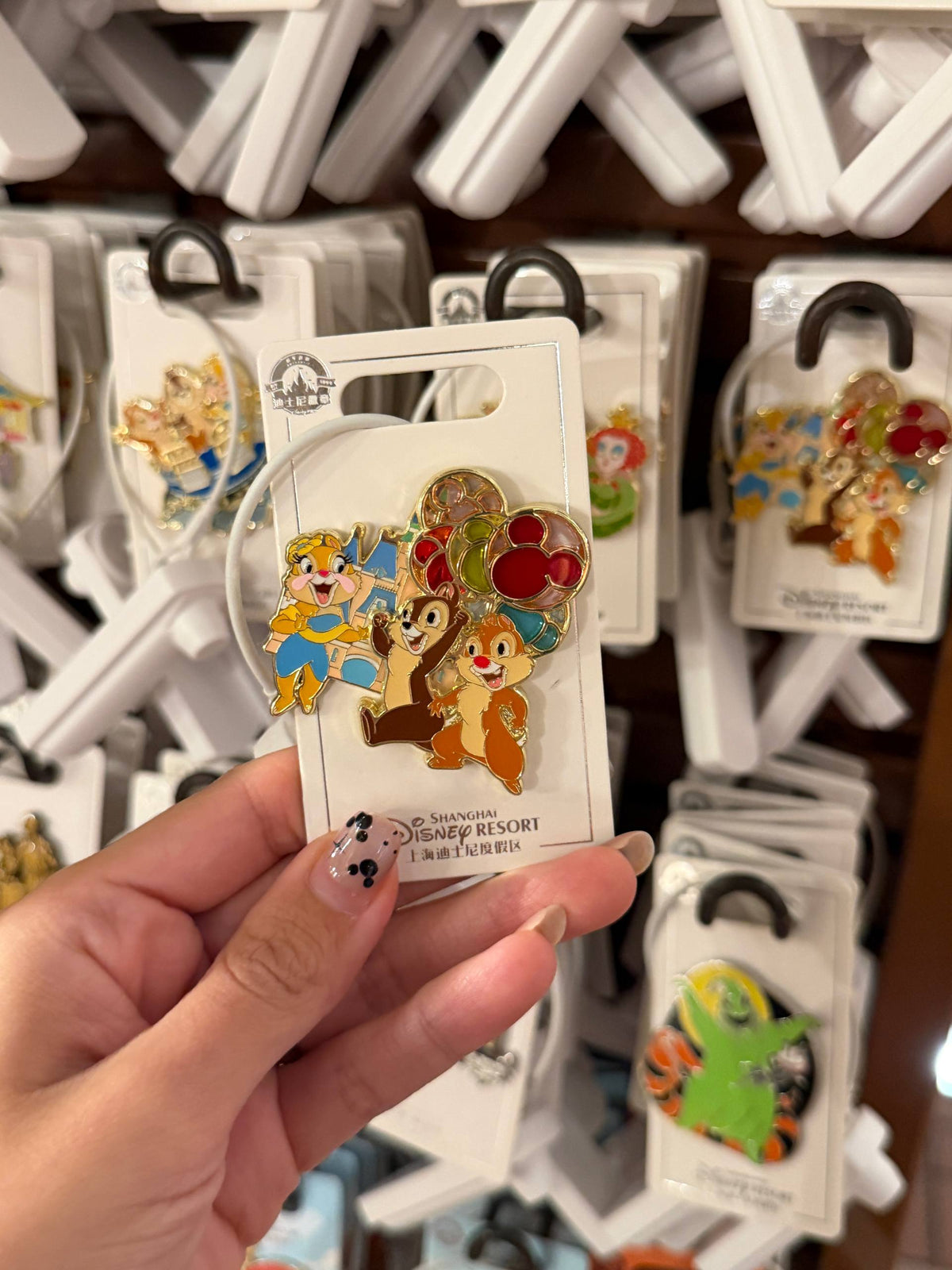 Pin Chip y Dale con Globo de Mickey
