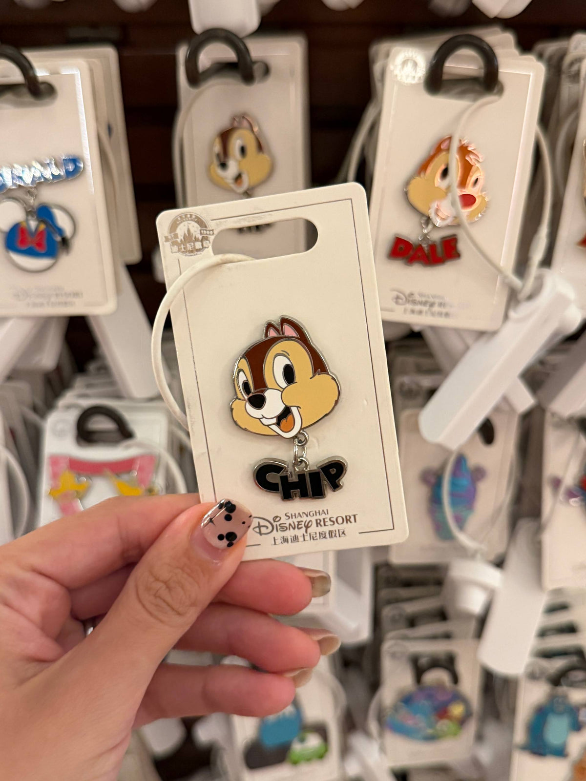 Pin Chip con Nombre Disney Shanghai